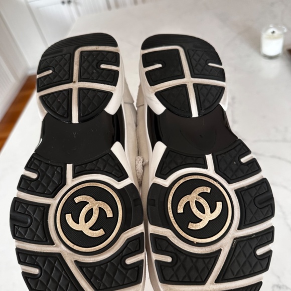 Authentic Chanel Metallic and Tweed Sneakers, size 37.5, cream and silver - Picture 9 of 9
